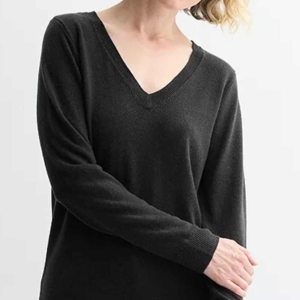Croft & Barrow Women's V-Neck Sweater - Black